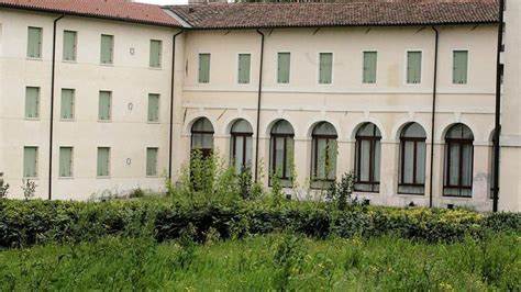 Vicenza, studentato San Silvestro tra abbandono e degrado. Luisetto (PD): “Da Regione il totale immobilismo”