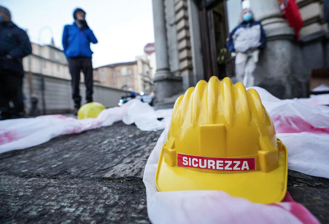 Due morti sul lavoro in due giorni a Venezia: questa strage non può essere considerata normale.