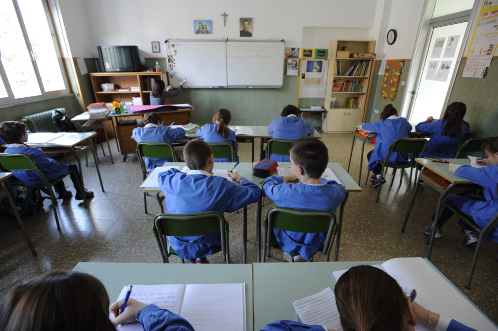 Montanariello e Zottis: “Abbassare numero minimo alunni per classe”.