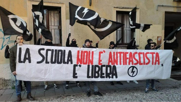 Padova, striscione Blocco Studentesco. Camani (PD): “Nemici della Costituzione che si insinuano laddove si affermano i valori di libertà e democrazia”.